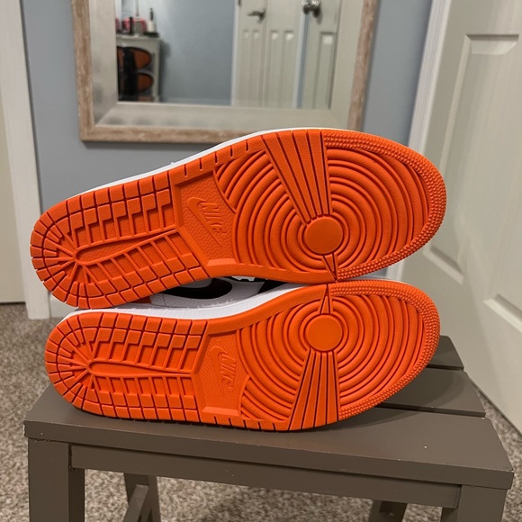 Air Jordan 1 Low Shattered Backboard - Picture 6 of 8